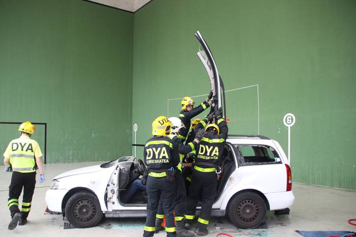 Erreskate lanetan aritu dira 37 1501937690427