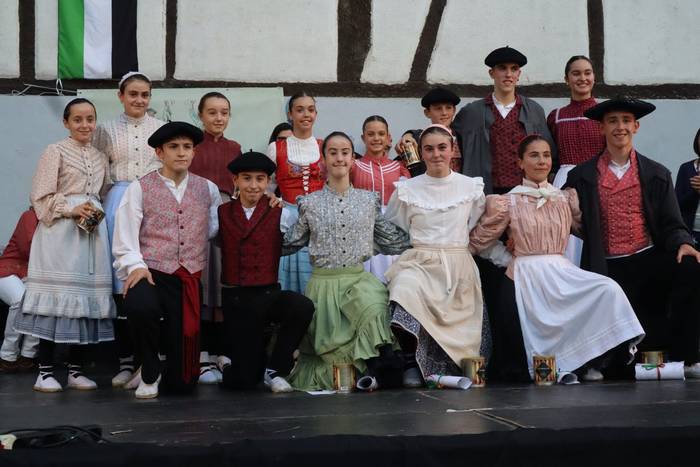 Nora Davila eta Julen Lertxundi izan dira garaile Lizartzan