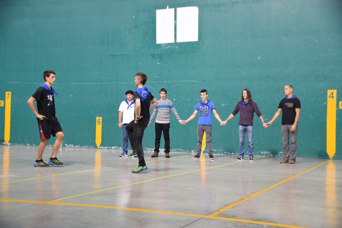 Dantzaren sokak lotuta - 19