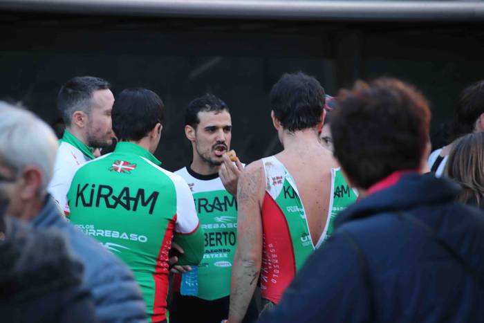 Alexander Ordeñana eta Zuriñ 124 1543079331602