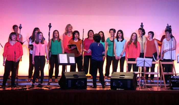 Karmen jaien sarrerakoa egin dute abesbatzek 3 1468252819223