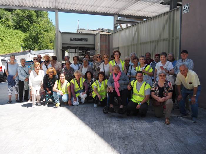 Albaola bisitatu dute Alegiako txintxarriek