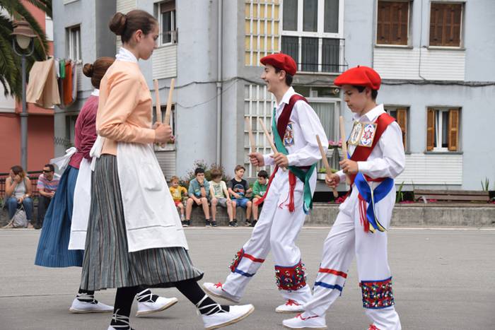 Ibarrako Dantzari Txiki Egun 45 1528547841225