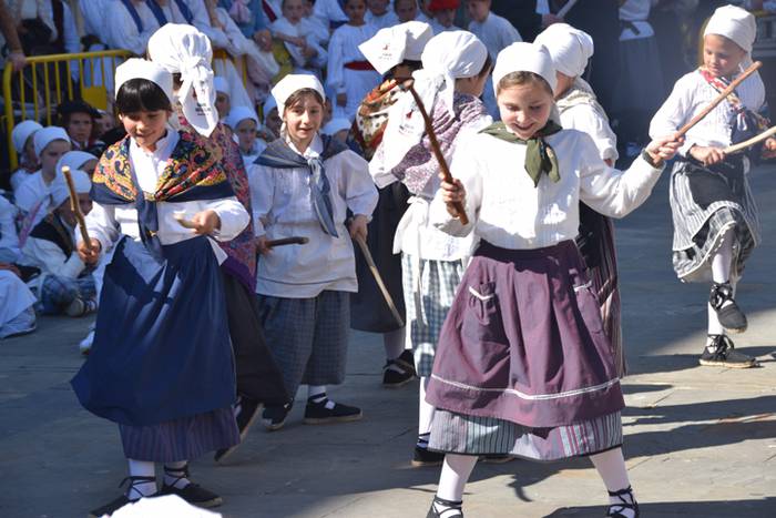 Dantzari txikiak, goizeko pr 96 1491666965576