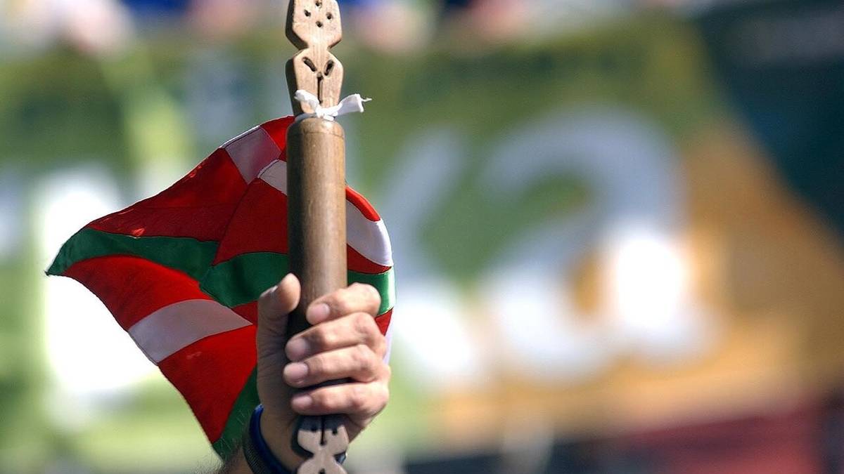 Alkizako eta Larraulgo udalek Korrikan parte hartzeko deia egin dute