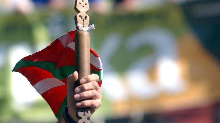 Alkizako eta Larraulgo udalek Korrikan parte hartzeko deia egin dute