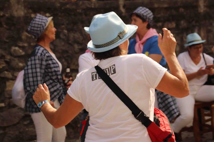 Kalean gora eta behera, kuad 84 1564506840684