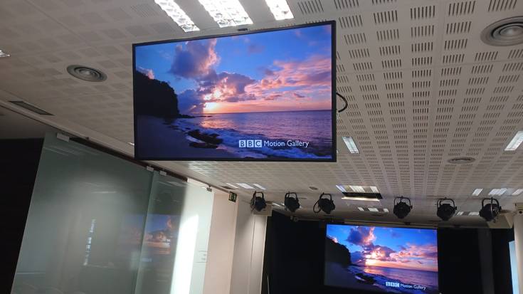 Subijana etxeko areto nagusian pantaila eta soinu sistema berria instalatu ditu udalak