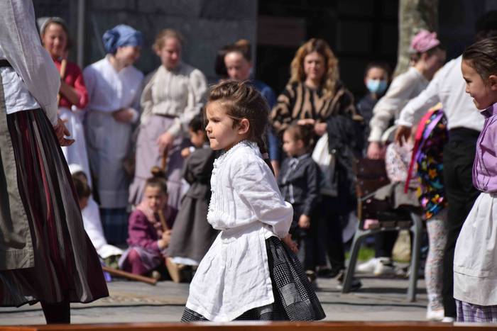 Oinkari dantza taldearen dan 28 1648304065344