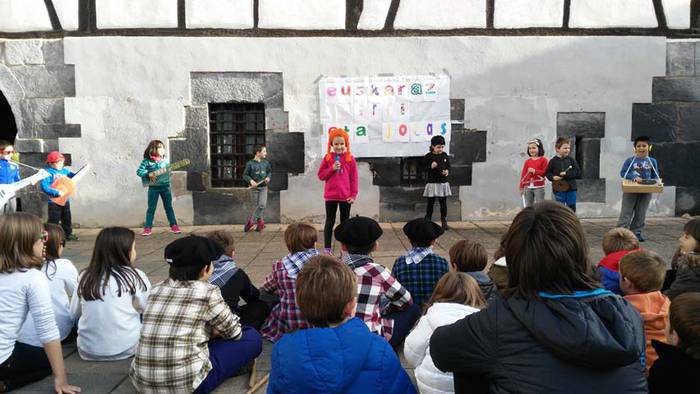 euskararen eguna 2015 lizartza 25 1449169328821