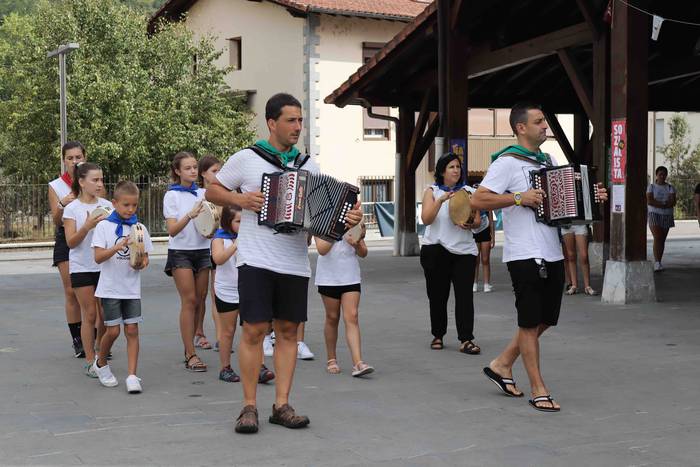 Kalejiraren atzetik eta buru 6 1660214348436