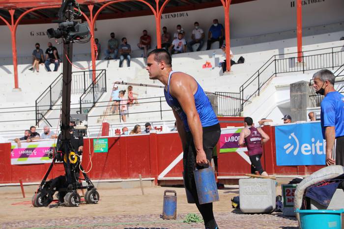 Izetatarrek jantzi dute txap 36 1624130524472