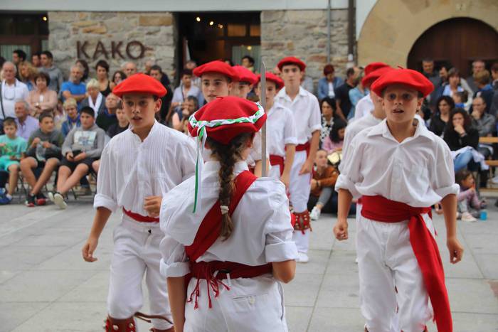 Dantzak, txistuak eta trikit 104 1565549133282