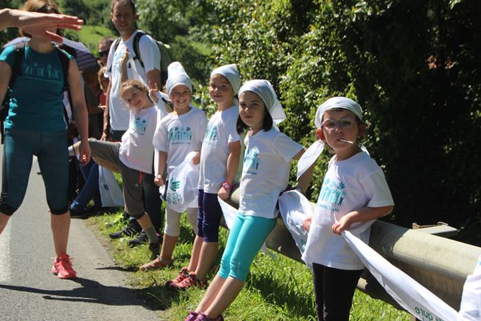 Eskuak batuta, desio bakarre 43 1528640785219