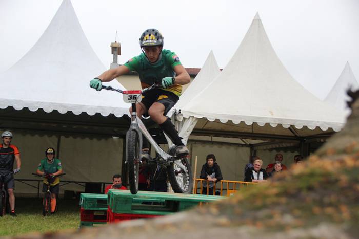 Erakustaldi batekin hasi dir 18 1496515032429