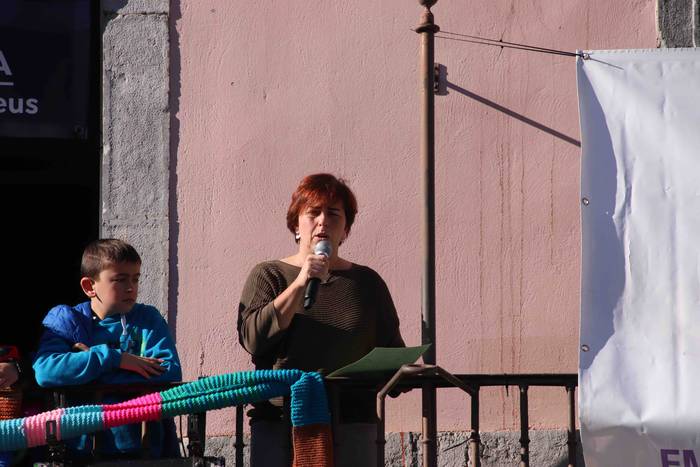 'Gora emakume anitzak eta go 37 1542976386037