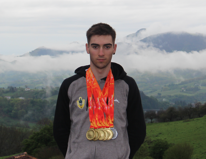 «Paris-Roubaix korritzea oso gogorra izan zen, eta gainera, bi aldiz erori nintzen»