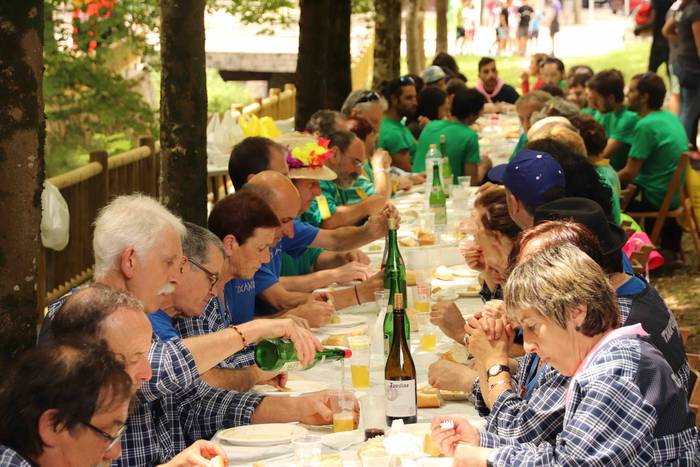 Kuadrillan bazkaltzea bezala 55 1564494491908