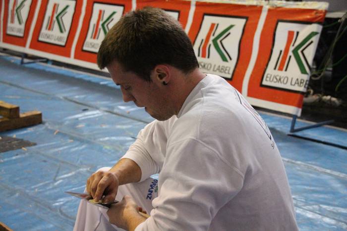 Urrezko aizkora kanporaketa abaltzisketa 65 1461501207408