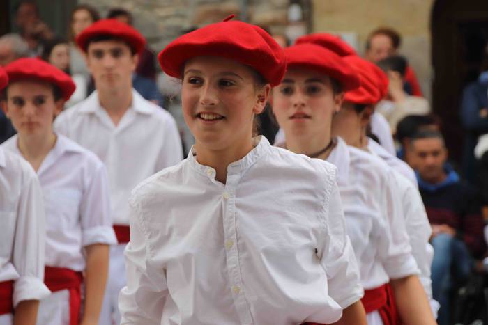 Dantzak, txistuak eta trikit 108 1565549135621