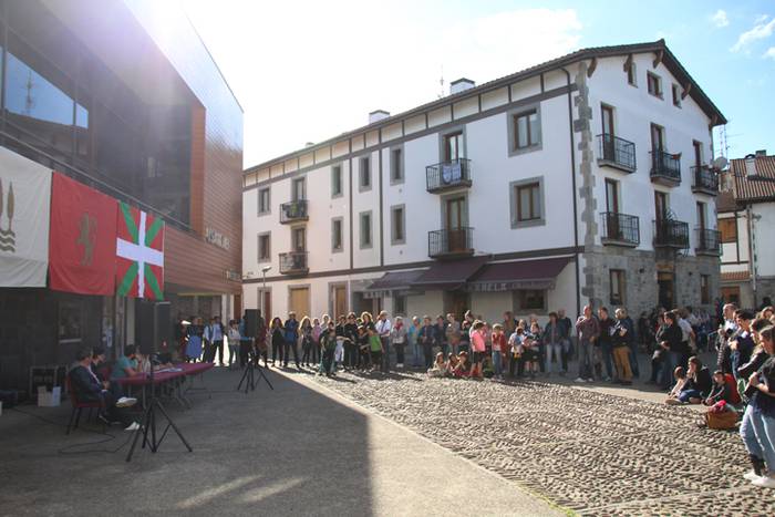 Pettarra eta Aiztondo, bat 11 1494092388394