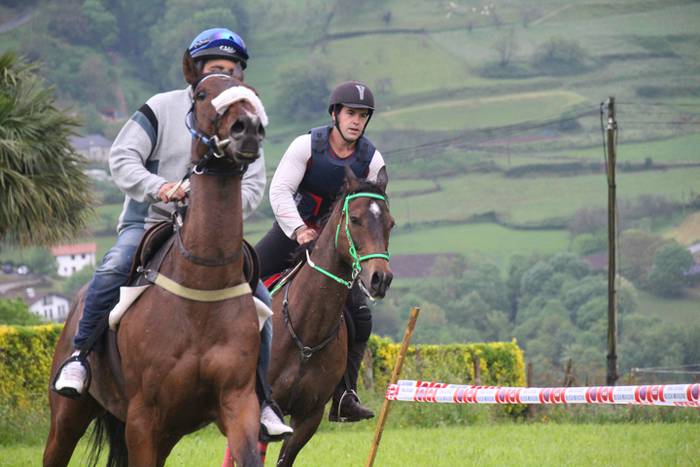 Izaskungo festetako zaldi lasterketa 2016 7 1463247010694