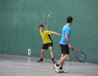 Nerabeentzat frontenis txapelketa antolatu dute