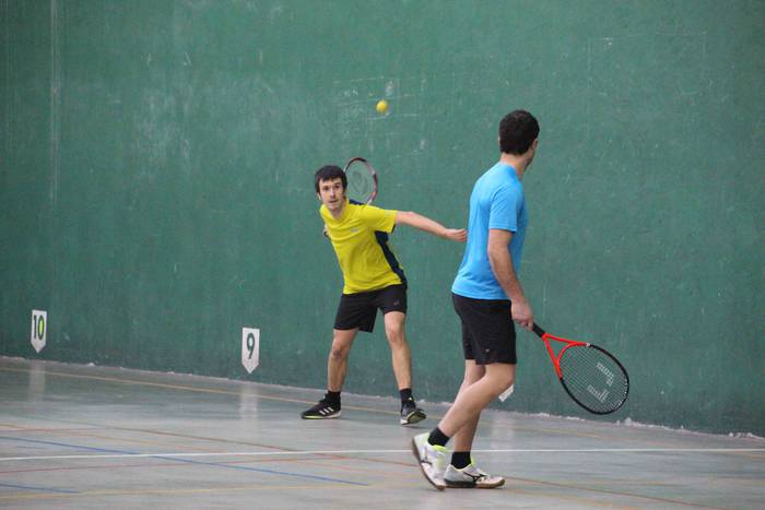 Nerabeentzat frontenis txapelketa antolatu dute