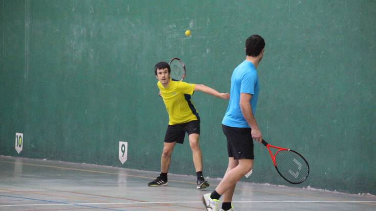 Nerabeentzat frontenis txapelketa antolatu dute