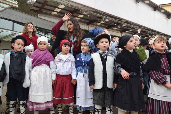 Ibarrako Uzturpe ikastolakoak gabon eskean 41 1545653481520