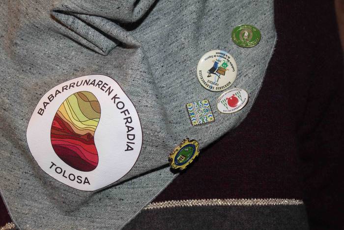 Babarrun Kofradia lau ohorez 17 1542471762208