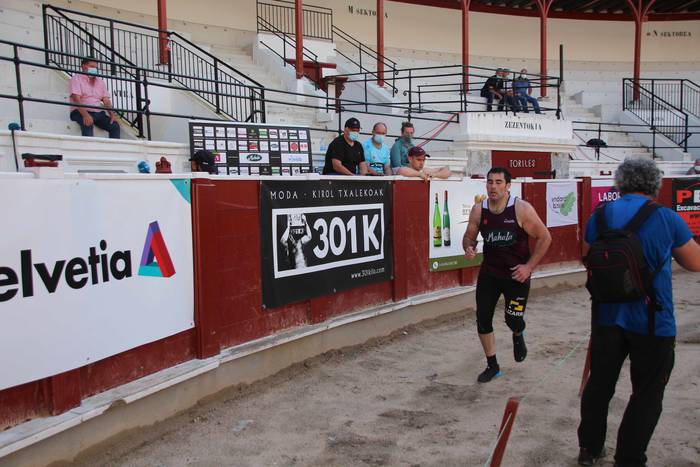 Izetatarrek jantzi dute txap 34 1624130523781