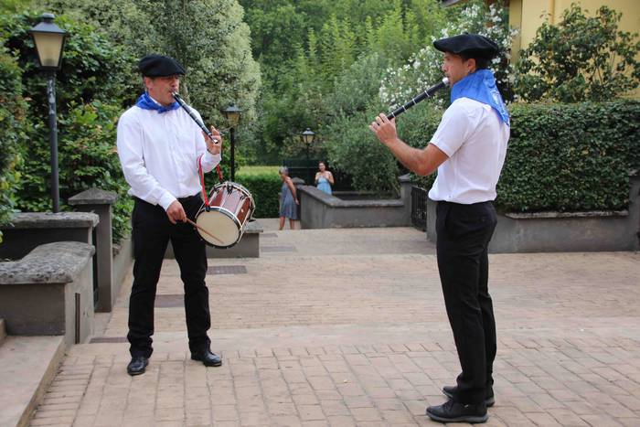 Bi suziri eta bi txistulari 18 1597052741813