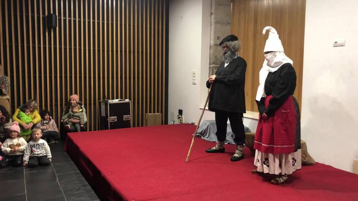 Olentzerori eta Mari Domingiri kantatu diote amezketarrek