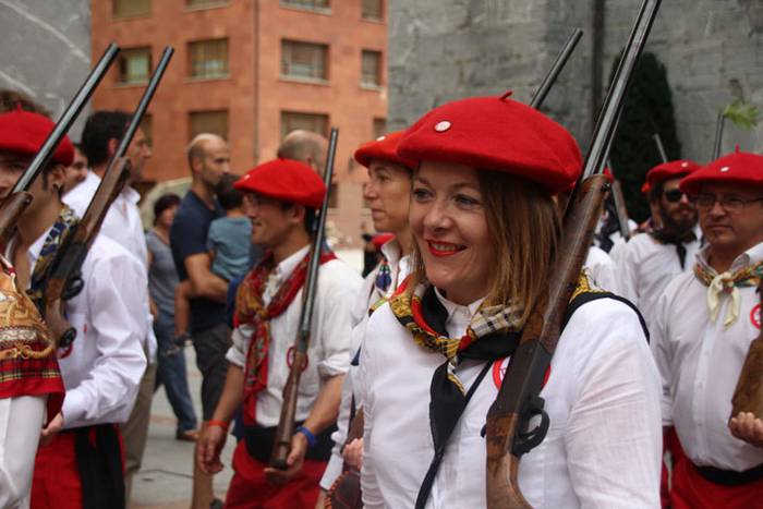 Santuek eta dantzariek poztu 9 1498312223996