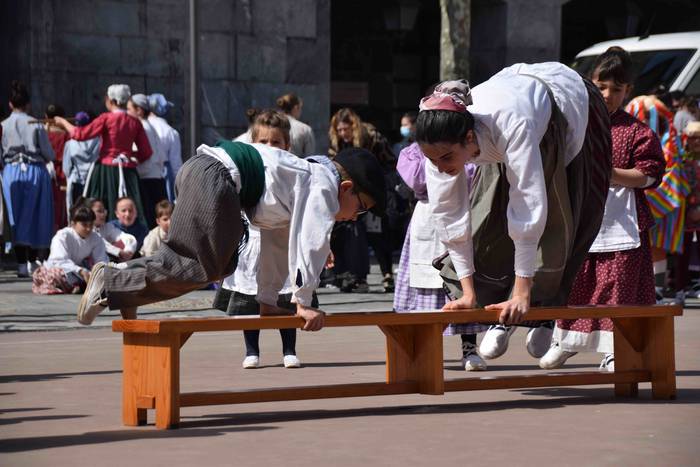 Oinkari dantza taldearen dan 29 1648304065759