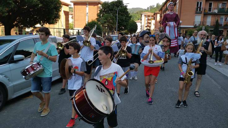 Herriko festa eguna etxean ospatzeko egitaraua prestatu dute Alegian