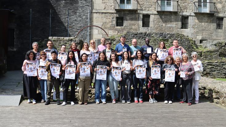 Harreman berriak eraikiko dituzte mahaiaren bueltan