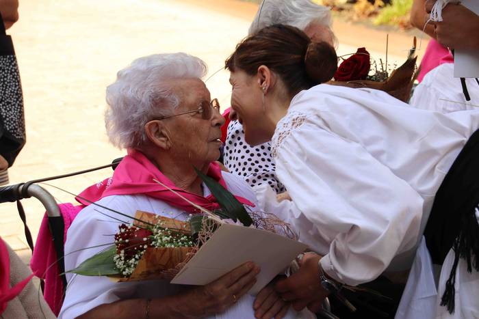 Helduenei dantza eginez hasi 21 1564057642043