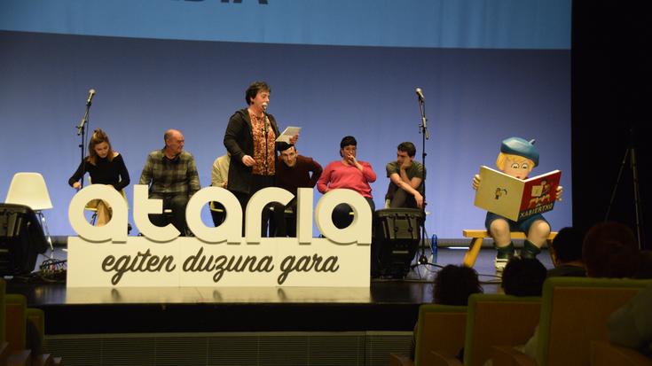 Ataria Bertso Jaialdiko bertsoaldiekin osatutako irratsaioa