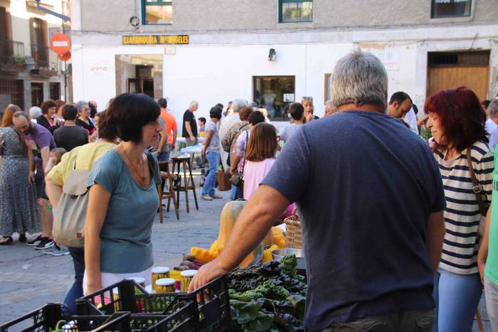 Argazki kamerak eskuan hartu 17 1569759114142