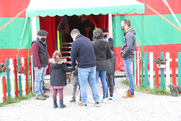 Zirkuan egiten ari dira harr 20 1608821720776