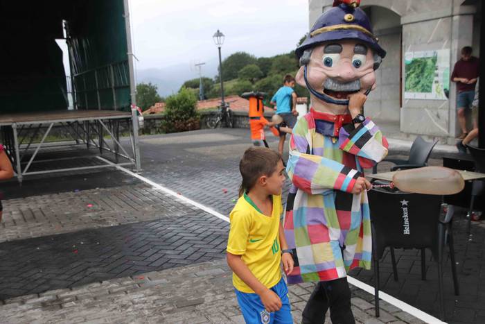 Suziria lehertuta, lau festa 33 1564684270156