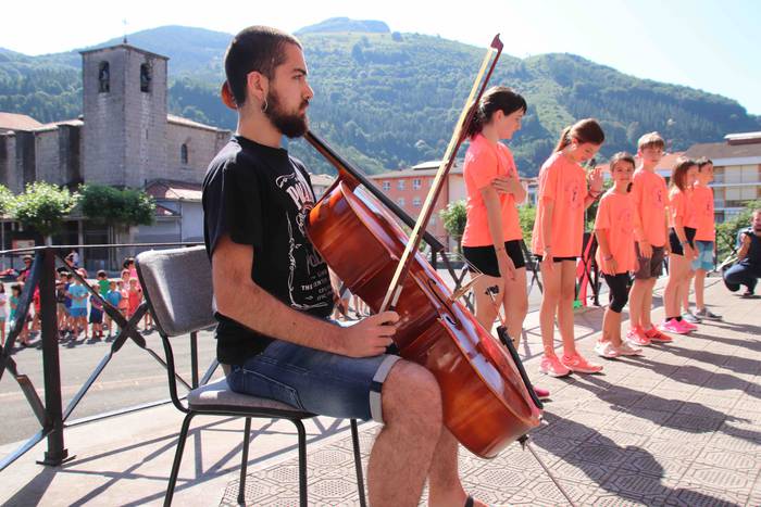 Saharako haurrei harrera egi 3 1530543833721