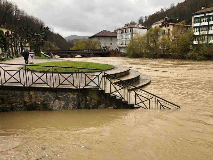 Urak eta lurrak gain hartu d 32 1639129527196