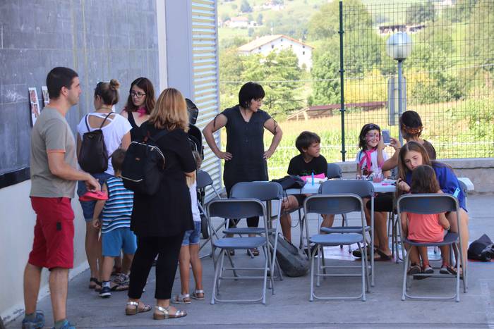 Txikiak buruhandiei ihesi ib 1 1566045816143