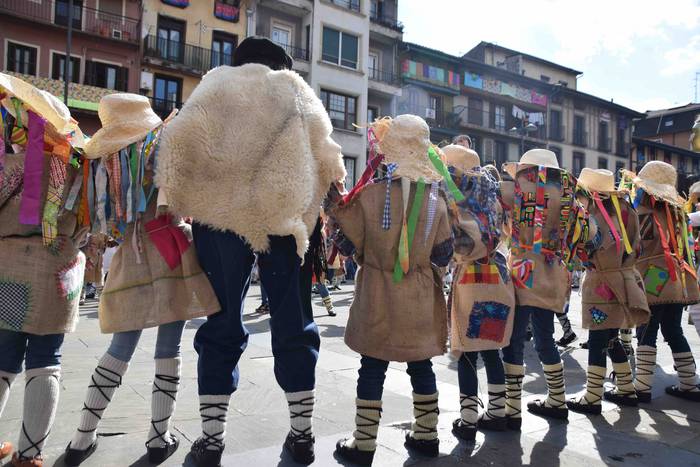 Dantzari txikiek Tolosako ka 30 1551531453711