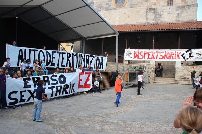 Irurako jaiak 2015 txupinazoa 31 1443204639312