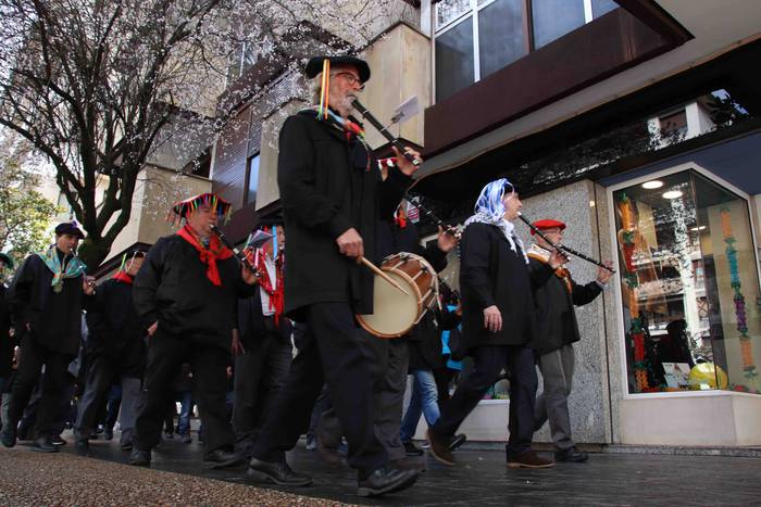 Ozen entzun dira txistularie 77 1551449182410