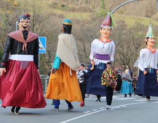 Eskolako ikasleek abiatuko dute mozorro festa Ikaztegietan